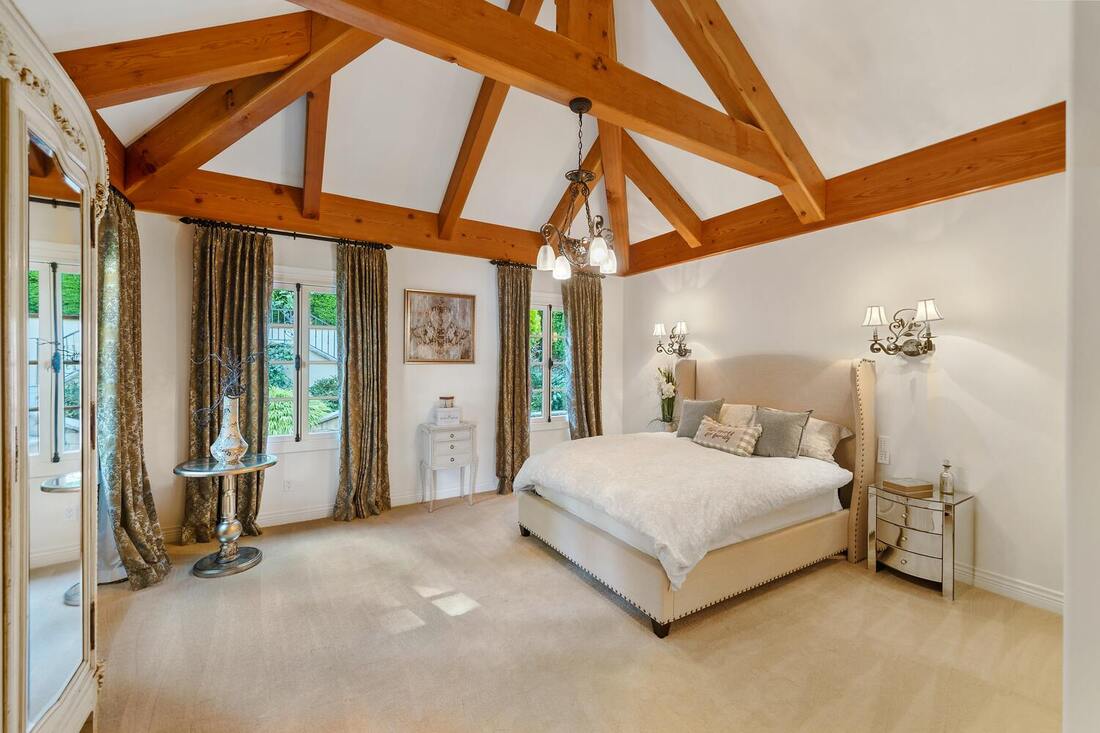 builder working on loft conversion